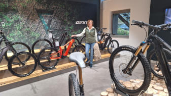 Giant Fullys: Stance 29"